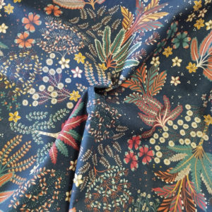 Tissu d'ameublement floraux bleus froissé