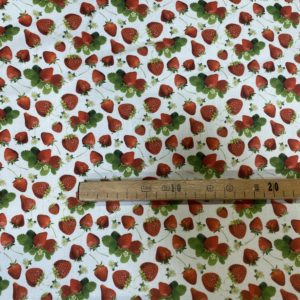 Tissu aspect lin fraises mètre