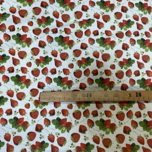 Tissu aspect lin fraises mètre